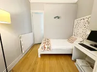 Champs Elysees Charming (2 Bedrooms and 1 Living Room)