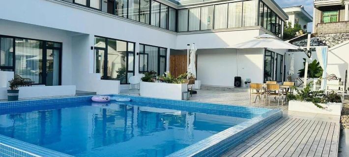 Flower on the pool Holiday Homestay 다이산 호텔