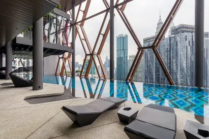 สการ์เล็ตซ์ สวีทส์ โดย ไฟว์ เซนส์