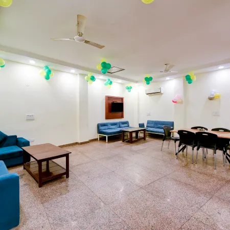 Hotel Edission View --Near Delhi Airport Отели рядом с достопримечательностью «Университет Джавахарлала Неру»