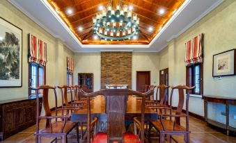 Deep in the mountains, Moon River Villa, a wild luxury holiday homestay