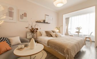 Fengxia Homestay (Caoyang Road Subway Station)