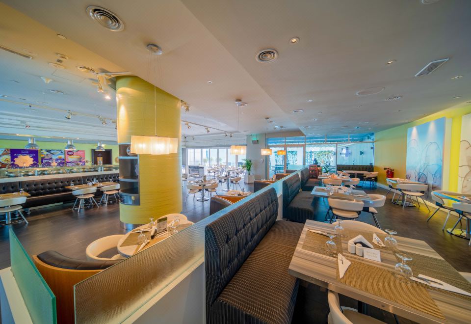 2. 프리미어 인 아..