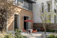 Mooncreek hotel