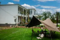 Lijiang Xiaoshiqi Homestay (Sanyi International Airport) 구색 장미 마을 주변 호텔