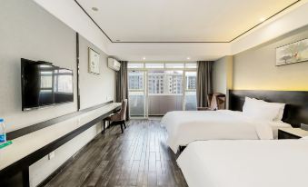 Yichun Wanyun Holiday Hotel (Yichun Mingyue Mountain Airport Branch)