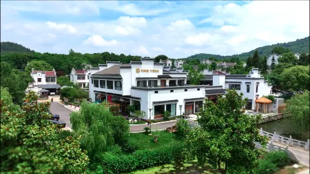 Floral Lux Hotel · Niushou Yinlan Hotel (Nanjing Niushou West Gate Jinling Town Branch) Отели рядом с достопримечательностью «Foding  Palace»