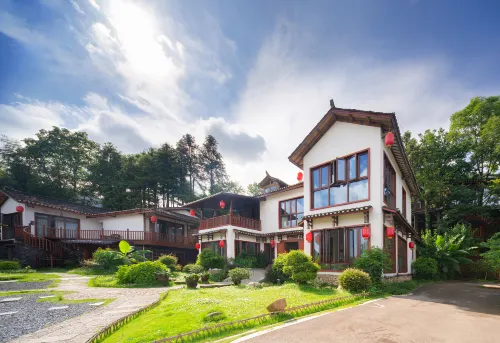 Zhangjiajie Ldyllic Pondside Timber Lodge Featured Photos