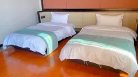 Fuxian Lake Xunhai Swimming Pool Homestay