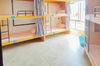 Changsha and dengFenglai Youth Hostel (IFS International Financial Center Wuyi Square)