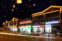 โรงแรม ฮอลิเดย์ จิ่วเฟิง (สาขา ศูนย์บริการนักท่องเที่ยว โกวโข่ว จิ่วจ้ายโกว) โรงแรมใน