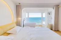 Encounter a guesthouse with a sea view.