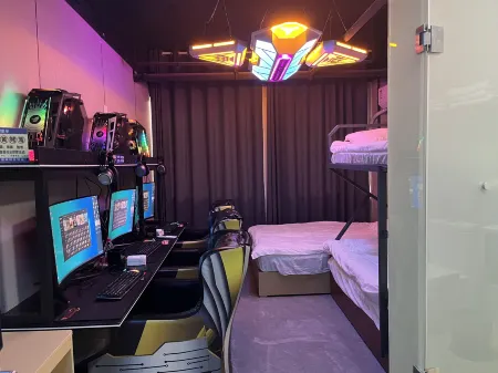 Jisu E-Sports Hotel (Xingan Square Pedestrian Street) Отели рядом с достопримечательностью «Zhu De Commander in Chief Mrs. Xiao Jufang Former Residence»
