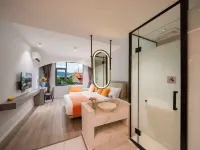 March Hotel