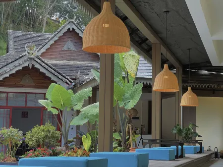 Jingmai Jingzuhao Homestay Отели рядом с достопримечательностью «The Old Bulang Ethnicity Village of Wenji»