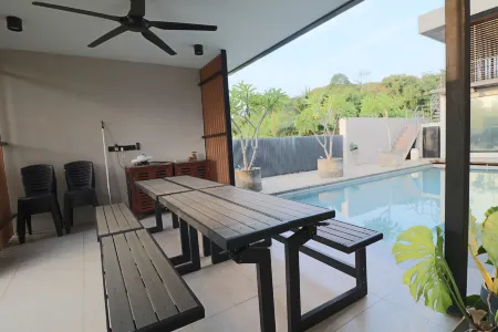 The Summer Villa by Nature Home Отели рядом с достопримечательностью «Zoo Teruntum»