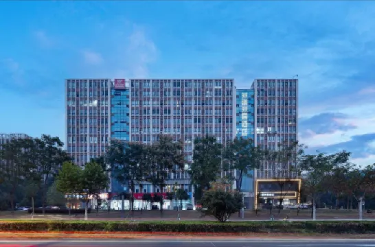 米漾米居酒店（長沙友阿奧特萊斯中信廣場地鐵站店） 鄰近湘江的酒店