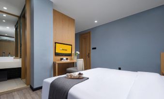 Yaleting Hotel (Guanggu Financial Port North Subway Station Branch)