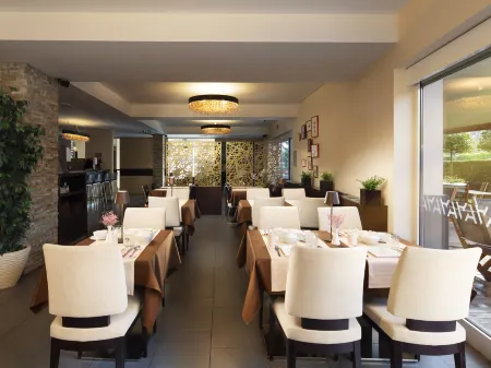 AHOTEL Ljubljana Отели рядом с достопримечательностью «EGO Lecta»