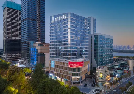 Yuejiang Holiday Hotel Отели рядом с достопримечательностью «Jiangxi University of Science and Technology (Nanchang Campus)»