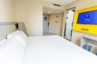 7 Days Premium Hotel (Chongqing Yunyang Chengzhongcheng Commercial Street) Hotels in Yunyang County