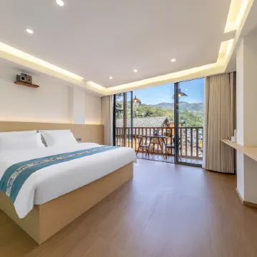 Guiyin Shanju Homestay (Zhaoxing Dong Village Scenic Area)