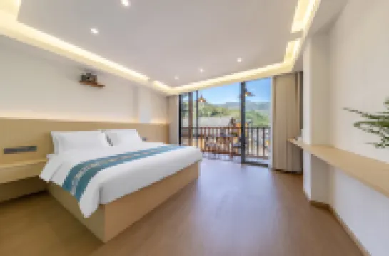 Guiyin Shanju Homestay (Zhaoxing Dong Village Scenic Area)