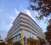 Moon Bay Hotel