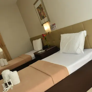 Columbus Plaza Hotel