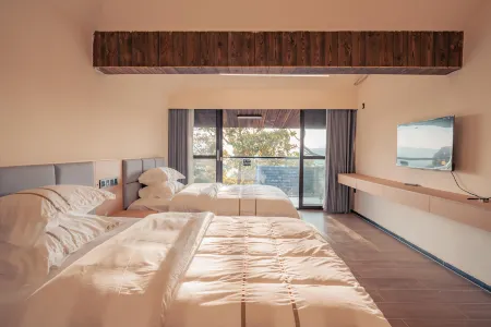 WengJiJinGuLaMinSu Отели рядом с достопримечательностью «The Old Bulang Ethnicity Village of Wenji»