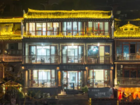 FengHuang Mengqi stilted building river view homestay Hotels in Fenghuang