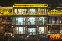 FengHuang Mengqi stilted building river view homestay