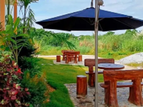 Jeanines Travellers Inn by RedDoorz Hotels in Bataan