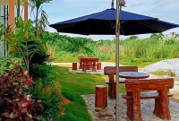 Jeanine's Travellers Inn by RedDoorz Các khách sạn gần Anvaya Cove Golf Course