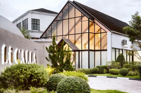 Li CALLA Resort Trat Отели рядом с достопримечательностью «Wat Buppharam or Wat Plai Klong»