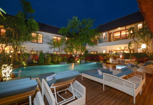 4. 카마 빌리지 바..