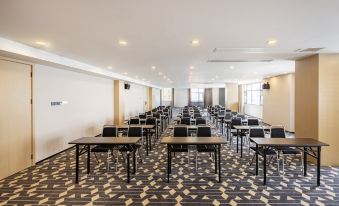 GEM Hotel(XihuRoad,Yuehu District Yingtan City Jiangxi Province Gemei Hotel)