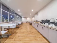 GreenTree Inn (Golmud Kunlun Park Bayi Road Underground Commercial Street Store) Hotel di Golmud