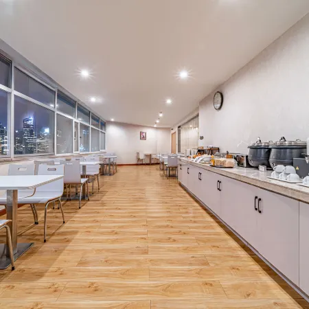 GreenTree Inn (Golmud Kunlun Park Bayi Road Underground Commercial Street Store)