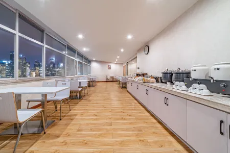 GreenTree Inn (Golmud Kunlun Park Bayi Road Underground Commercial Street Store)