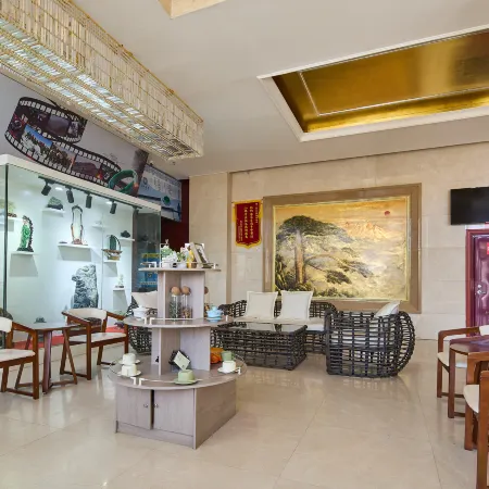 Xinglong Hotel (Golmud Railway Station & Kunlun Park Branch)