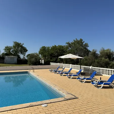 BnB Homes Luxurious Villa Stardust with Swimming pool & BBQ for Family Fun