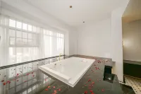 G  MANSION HOTEL - balcony