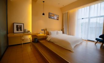 Ahlai Yalai Hotel (Jiucheng Amusement Park)