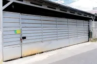 Kos Kosan Mbak Anti Rental PS 2&3 aldi 주변 호텔