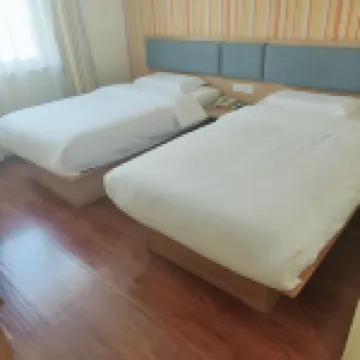 โรงแรมโฮมอินน์ (ถนนจงหยาง จินโจว ถนนหนานจิง) โรงแรมใกล้ตลาดกลางคืนริมแม่น้ํา