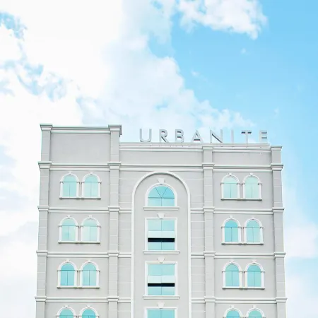 Urbanite Hotel Отели рядом с достопримечательностью «Патуксай»