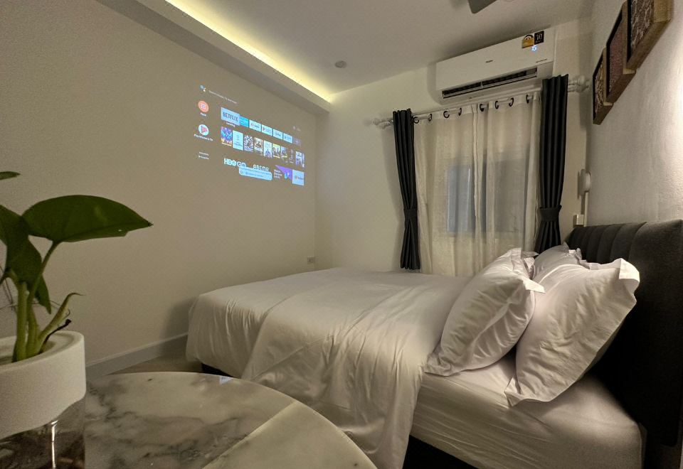 The White Den Sukhumvit 44