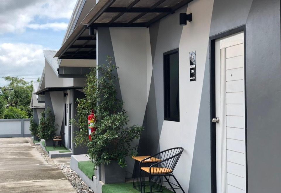 3. 하이드 & 시크..