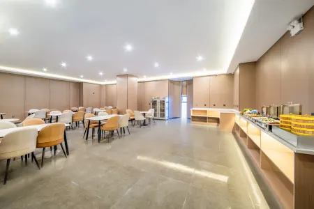 Huaju Hotel (Xi 'an Lintong Huaqingchi Subway Station Branch) Отели рядом с достопримечательностью «Xi'an University of Science and Technology Lintong Campus»